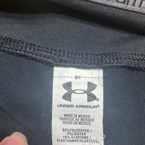 Under Armour Athletic Fitted Women’s Capri Leggings. Size Medium - Picture 4 of 5